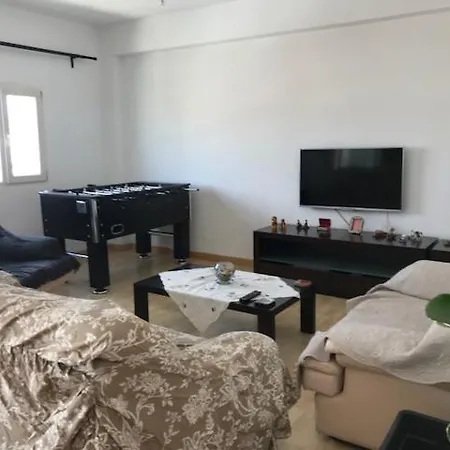 דירה Sea & Mountain View In לימסול